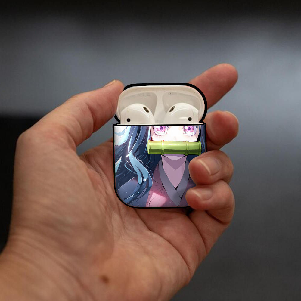 鬼滅の刃（きめつのやいば）竈門 禰󠄀豆子／かまど ねずこ Kamado Nezuko AirPods 第2世代保護ケース ハードシェル ブラック 耐衝撃・防指紋・カラビナ付き