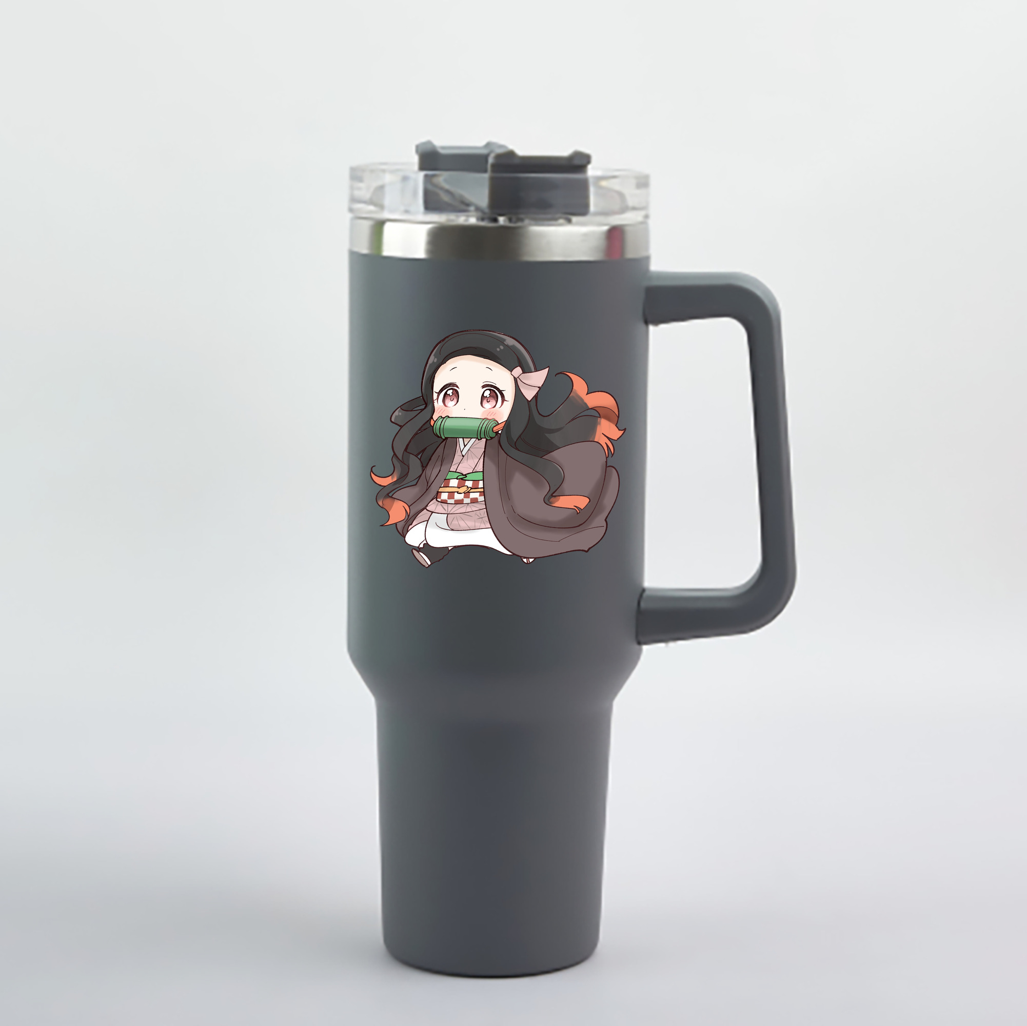（画像用） 鬼滅の刃（きめつのやいば）竈門 禰󠄀豆子／かまど ねずこ Kamado Nezuko 1200mL車用タンブラー - クリスタルステッカー（プラスチックストロー付き）
