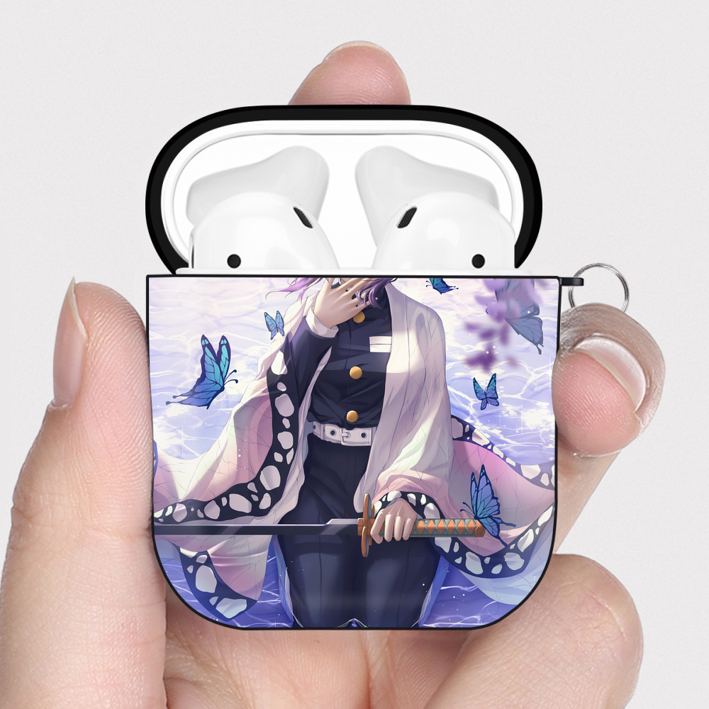 （画像用） 鬼滅の刃（きめつのやいば）蟲柱-胡蝶 しのぶ／こちょう しのぶ Kochou Shinobu AirPods 第2世代保護ケース ハードシェル ブラック 耐衝撃・防指紋・カラビナ付き