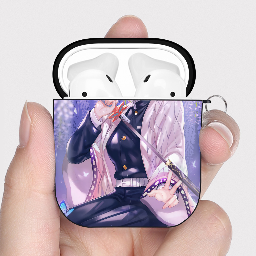 （画像用） 鬼滅の刃（きめつのやいば）蟲柱-胡蝶 しのぶ／こちょう しのぶ Kochou Shinobu AirPods 第2世代保護ケース ハードシェル ブラック 耐衝撃・防指紋・カラビナ付き
