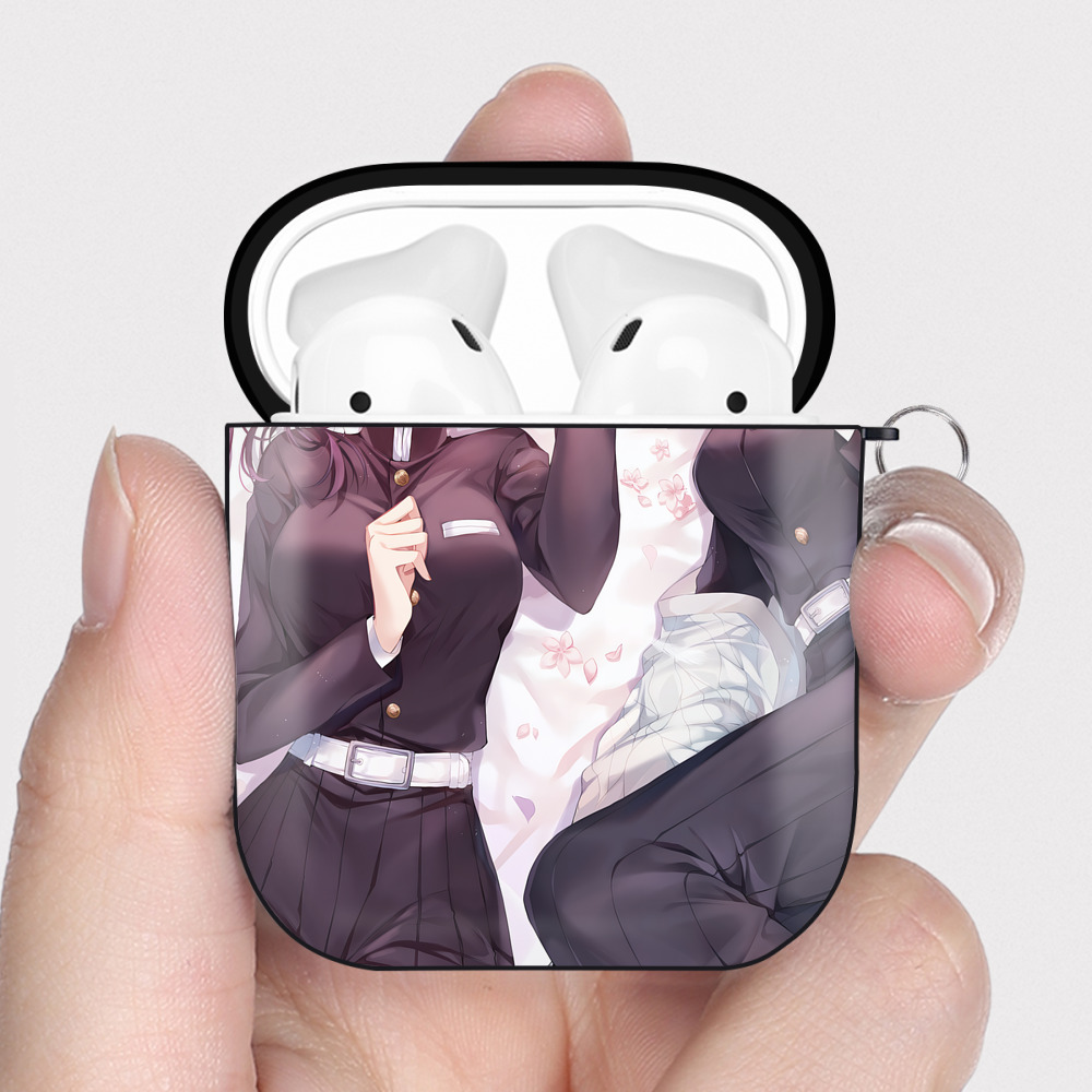 （画像用） 鬼滅の刃（きめつのやいば）蟲柱-胡蝶 しのぶ／こちょう しのぶ Kochou Shinobu AirPods 第2世代保護ケース ハードシェル ブラック 耐衝撃・防指紋・カラビナ付き