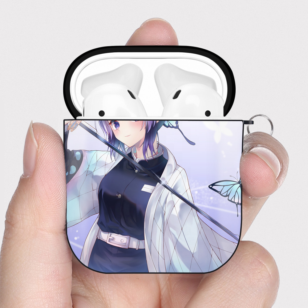 （画像用） 鬼滅の刃（きめつのやいば）蟲柱-胡蝶 しのぶ／こちょう しのぶ Kochou Shinobu AirPods 第2世代保護ケース ハードシェル ブラック 耐衝撃・防指紋・カラビナ付き