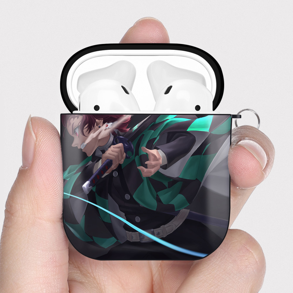 （画像用） 鬼滅の刃（きめつのやいば）竈門 炭治郎／かまど たんじろう Kamado Tanjirou AirPods 第2世代保護ケース ハードシェル ブラック 耐衝撃・防指紋・カラビナ付き