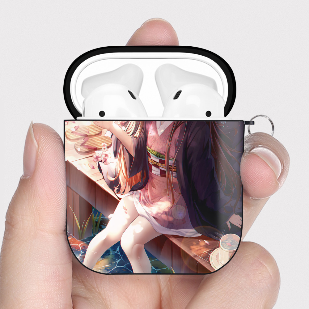 （画像用） 鬼滅の刃（きめつのやいば）竈門 禰󠄀豆子／かまど ねずこ Kamado Nezuko AirPods 第2世代保護ケース ハードシェル ブラック 耐衝撃・防指紋・カラビナ付き