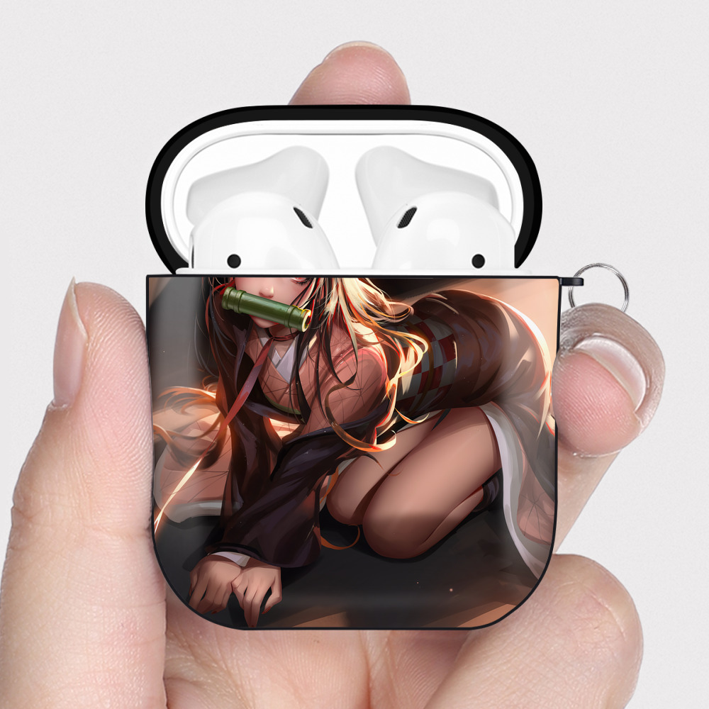（画像用） 鬼滅の刃（きめつのやいば）竈門 禰󠄀豆子／かまど ねずこ Kamado Nezuko AirPods 第2世代保護ケース ハードシェル ブラック 耐衝撃・防指紋・カラビナ付き