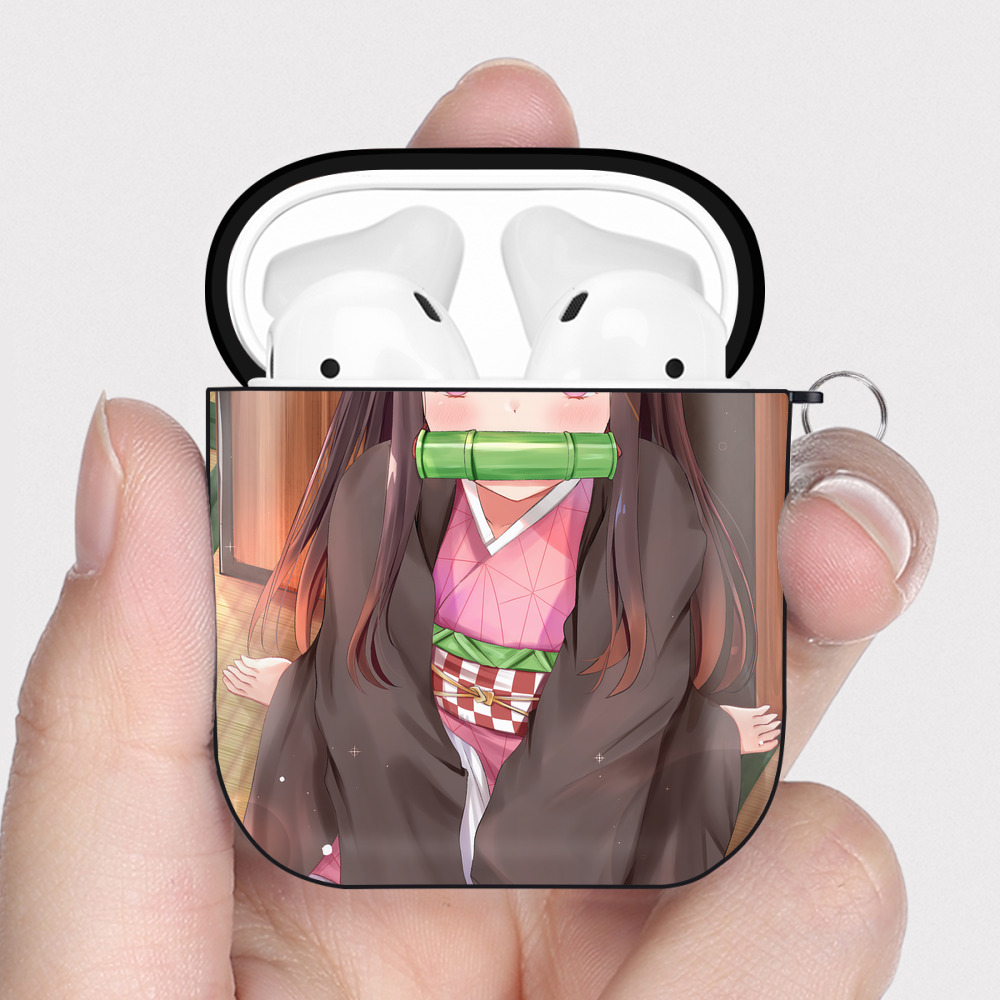 （画像用） 鬼滅の刃（きめつのやいば）竈門 禰󠄀豆子／かまど ねずこ Kamado Nezuko AirPods 第2世代保護ケース ハードシェル ブラック 耐衝撃・防指紋・カラビナ付き