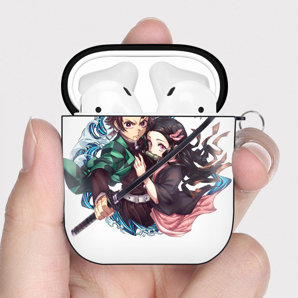 （画像用） 鬼滅の刃（きめつのやいば）竈門 禰󠄀豆子／かまど ねずこ Kamado Nezuko AirPods 第2世代保護ケース ハードシェル ブラック 耐衝撃・防指紋・カラビナ付き