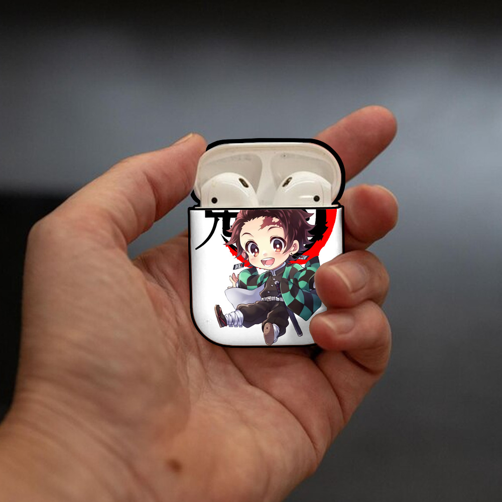 鬼滅の刃 竈門 炭治郎／かまど たんじろう Kamado Tanjirou AirPods 第2世代保護ケース ハードシェル ブラック 耐衝撃・防指紋・カラビナ付き