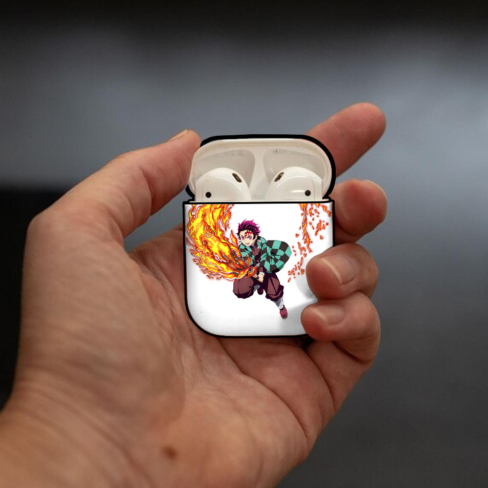 鬼滅の刃 竈門 炭治郎／かまど たんじろう Kamado Tanjirou AirPods 第2世代保護ケース ハードシェル ブラック 耐衝撃・防指紋・カラビナ付き