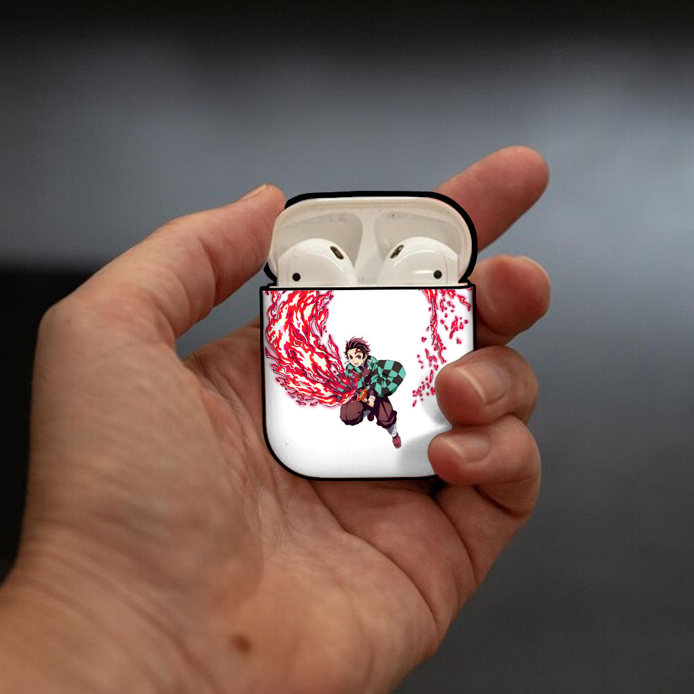 鬼滅の刃 竈門 炭治郎／かまど たんじろう Kamado Tanjirou AirPods 第2世代保護ケース ハードシェル ブラック 耐衝撃・防指紋・カラビナ付き
