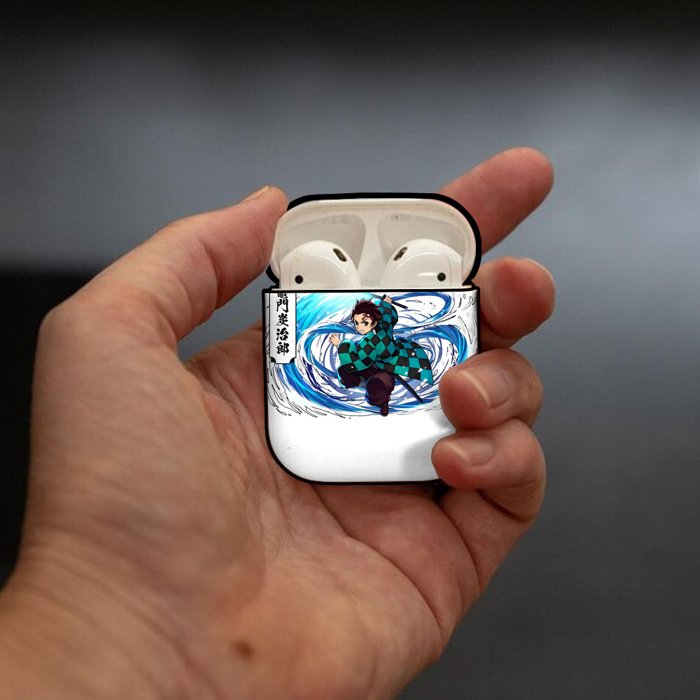 鬼滅の刃 竈門 炭治郎／かまど たんじろう Kamado Tanjirou AirPods 第2世代保護ケース ハードシェル ブラック 耐衝撃・防指紋・カラビナ付き