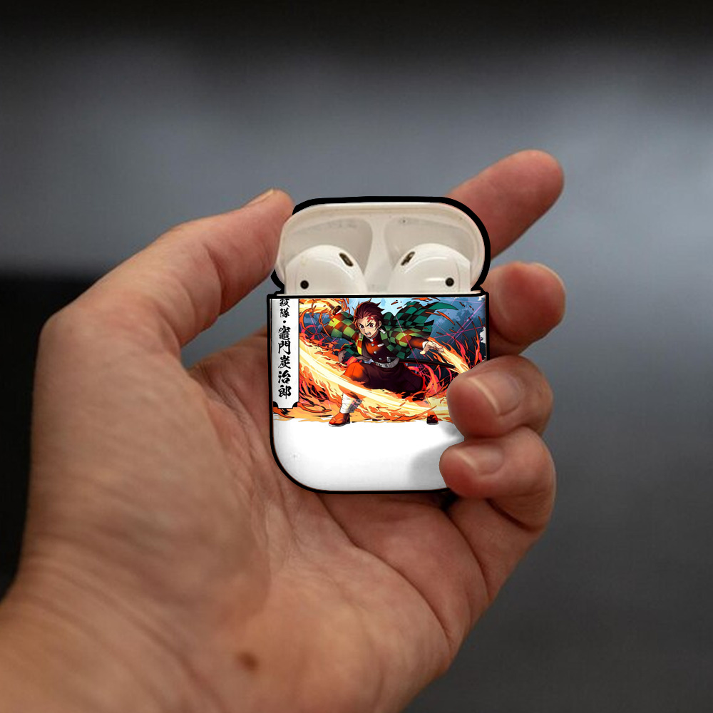 鬼滅の刃 竈門 炭治郎／かまど たんじろう Kamado Tanjirou AirPods 第2世代保護ケース ハードシェル ブラック 耐衝撃・防指紋・カラビナ付き