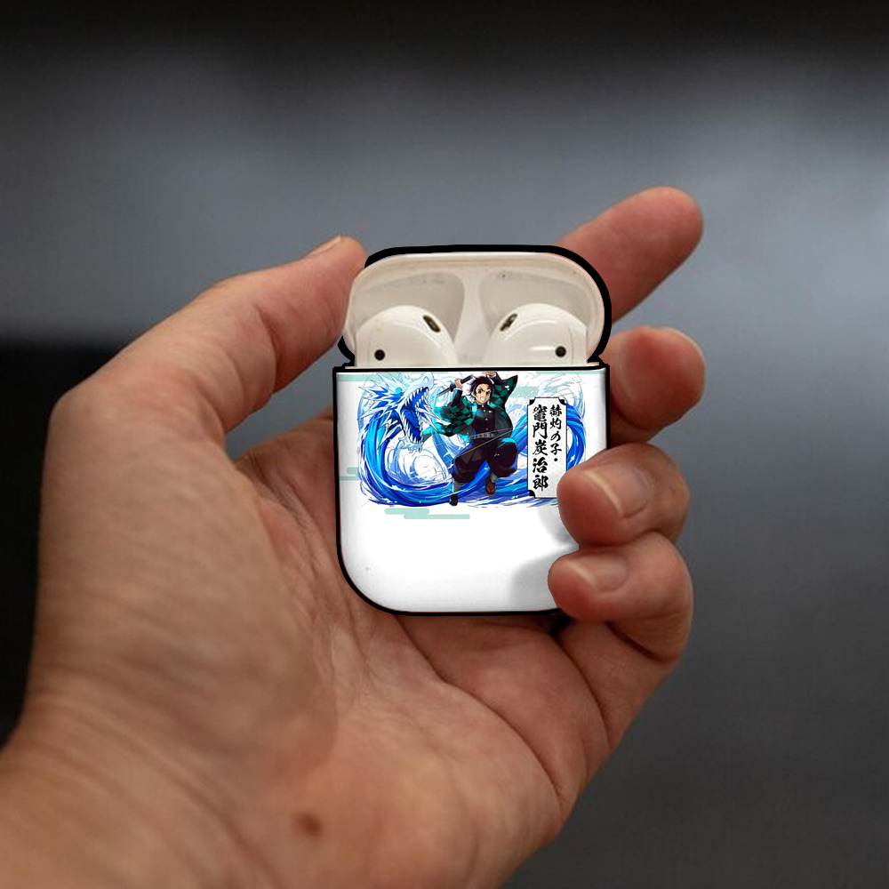 鬼滅の刃 竈門 炭治郎／かまど たんじろう Kamado Tanjirou AirPods 第2世代保護ケース ハードシェル ブラック 耐衝撃・防指紋・カラビナ付き