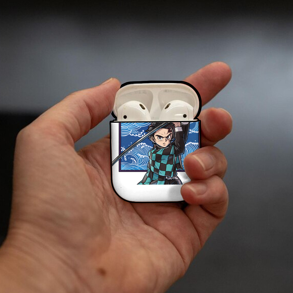 鬼滅の刃 竈門 炭治郎／かまど たんじろう Kamado Tanjirou AirPods 第2世代保護ケース ハードシェル ブラック 耐衝撃・防指紋・カラビナ付き