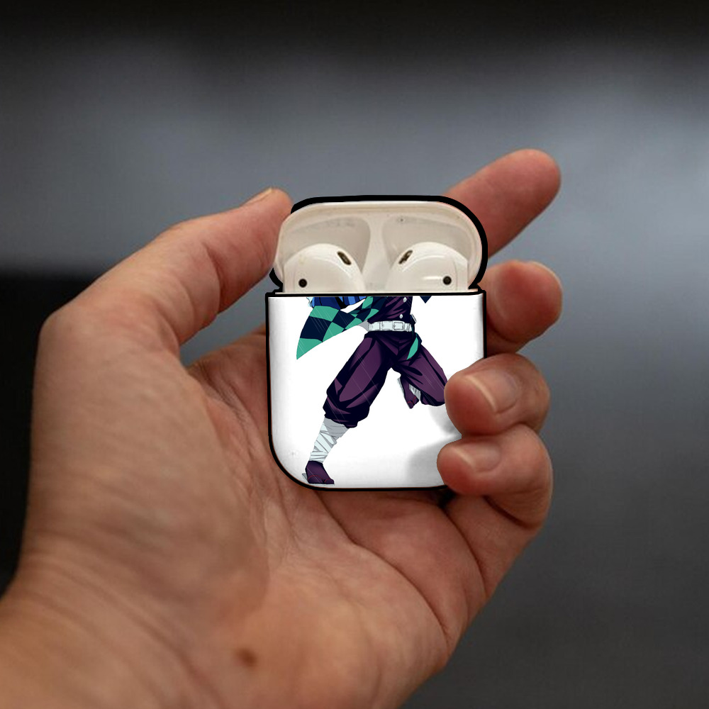 鬼滅の刃 竈門 炭治郎／かまど たんじろう Kamado Tanjirou AirPods 第2世代保護ケース ハードシェル ブラック 耐衝撃・防指紋・カラビナ付き