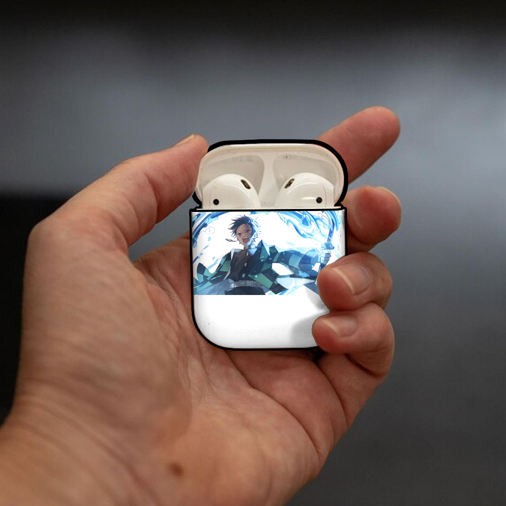 鬼滅の刃 竈門 炭治郎／かまど たんじろう Kamado Tanjirou AirPods 第2世代保護ケース ハードシェル ブラック 耐衝撃・防指紋・カラビナ付き
