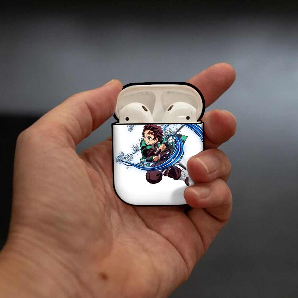鬼滅の刃 竈門 炭治郎／かまど たんじろう Kamado Tanjirou AirPods 第2世代保護ケース ハードシェル ブラック 耐衝撃・防指紋・カラビナ付き