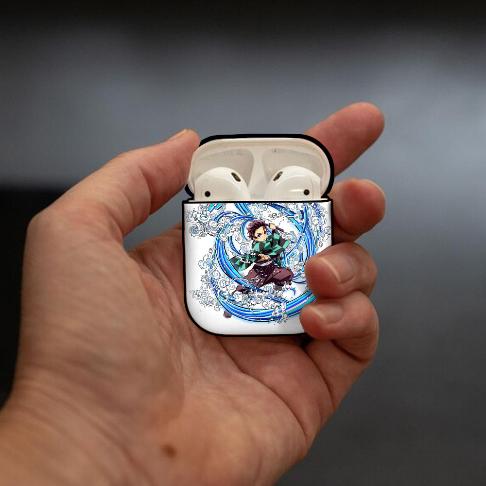 鬼滅の刃 竈門 炭治郎／かまど たんじろう Kamado Tanjirou AirPods 第2世代保護ケース ハードシェル ブラック 耐衝撃・防指紋・カラビナ付き