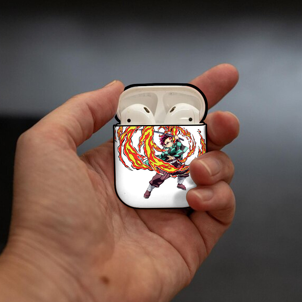 鬼滅の刃 竈門 炭治郎／かまど たんじろう Kamado Tanjirou AirPods 第2世代保護ケース ハードシェル ブラック 耐衝撃・防指紋・カラビナ付き