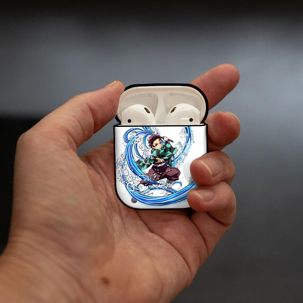 鬼滅の刃 竈門 炭治郎／かまど たんじろう Kamado Tanjirou AirPods 第2世代保護ケース ハードシェル ブラック 耐衝撃・防指紋・カラビナ付き