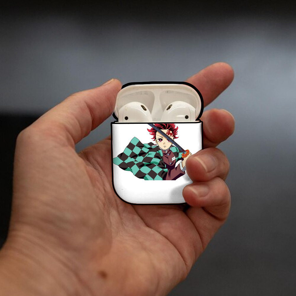 鬼滅の刃 竈門 炭治郎／かまど たんじろう Kamado Tanjirou AirPods 第2世代保護ケース ハードシェル ブラック 耐衝撃・防指紋・カラビナ付き