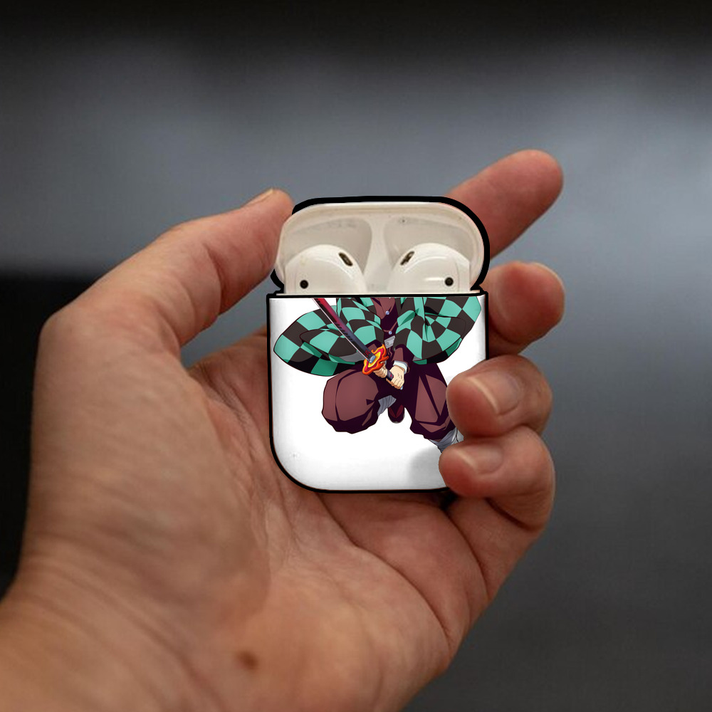 鬼滅の刃 竈門 炭治郎／かまど たんじろう Kamado Tanjirou AirPods 第2世代保護ケース ハードシェル ブラック 耐衝撃・防指紋・カラビナ付き