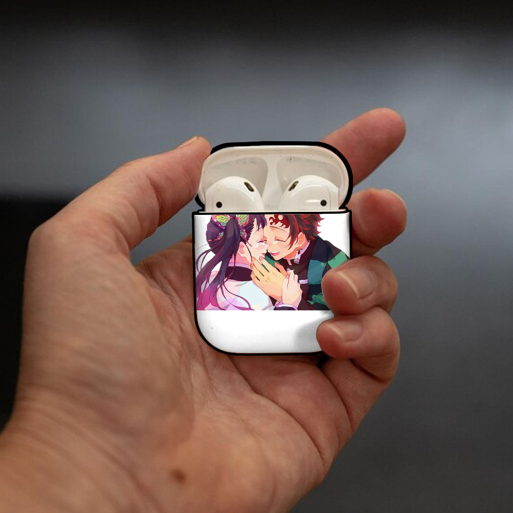 鬼滅の刃 竈門 炭治郎／かまど たんじろう Kamado Tanjirou AirPods 第2世代保護ケース ハードシェル ブラック 耐衝撃・防指紋・カラビナ付き