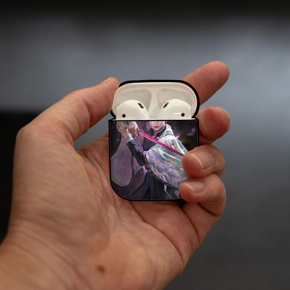 鬼滅の刃（きめつのやいば）蟲柱-胡蝶 しのぶ／こちょう しのぶ Kochou Shinobu AirPods 第2世代保護ケース ハードシェル ブラック 耐衝撃・防指紋・カラビナ付き