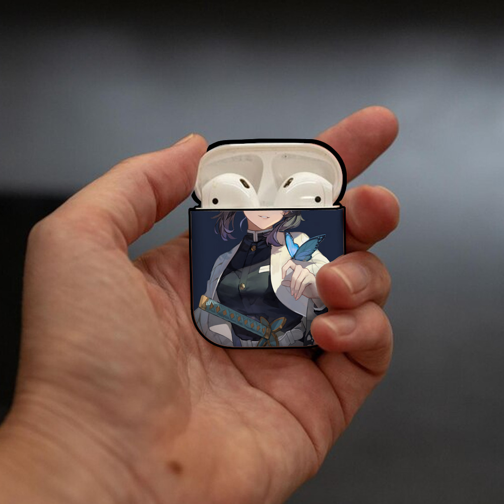 鬼滅の刃（きめつのやいば）蟲柱-胡蝶 しのぶ／こちょう しのぶ Kochou Shinobu AirPods 第2世代保護ケース ハードシェル ブラック 耐衝撃・防指紋・カラビナ付き