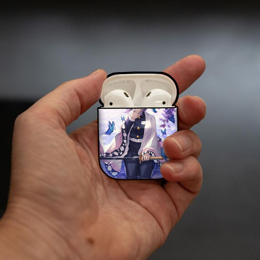 鬼滅の刃（きめつのやいば）蟲柱-胡蝶 しのぶ／こちょう しのぶ Kochou Shinobu AirPods 第2世代保護ケース ハードシェル ブラック 耐衝撃・防指紋・カラビナ付き
