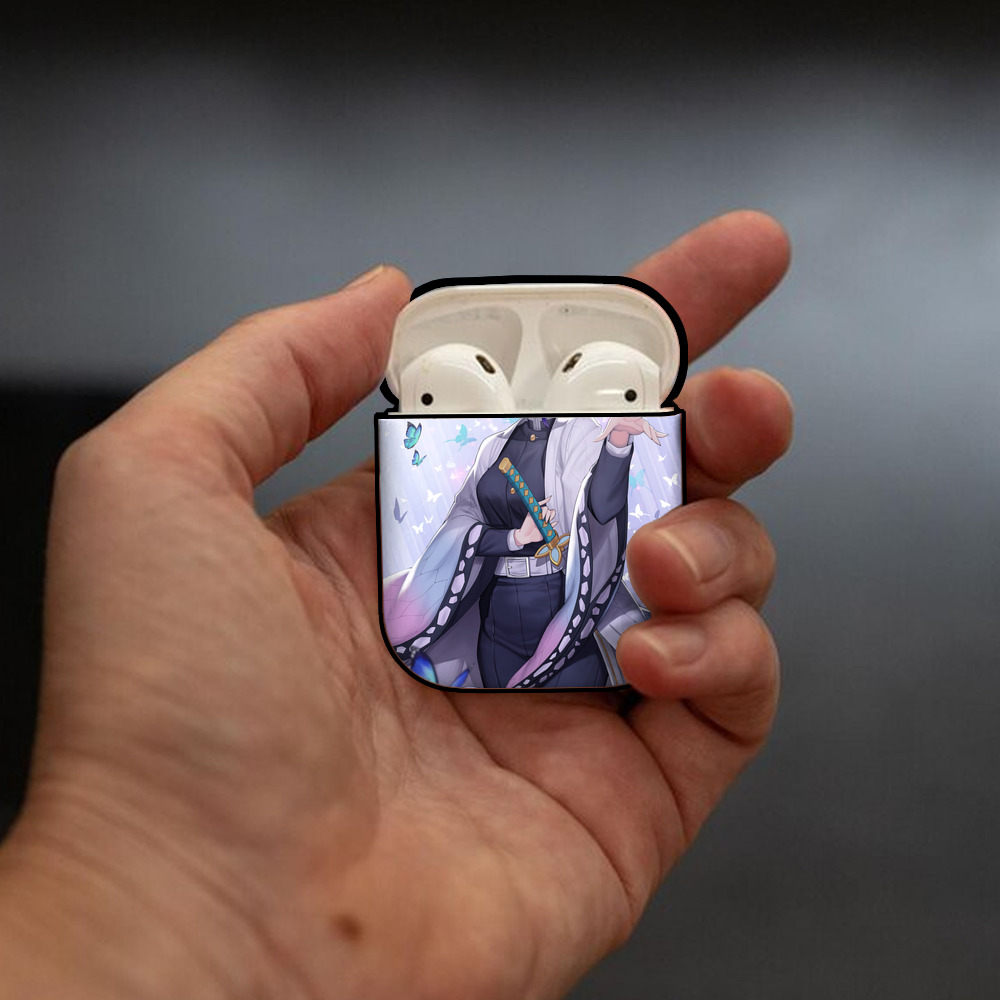 鬼滅の刃（きめつのやいば）蟲柱-胡蝶 しのぶ／こちょう しのぶ Kochou Shinobu AirPods 第2世代保護ケース ハードシェル ブラック 耐衝撃・防指紋・カラビナ付き
