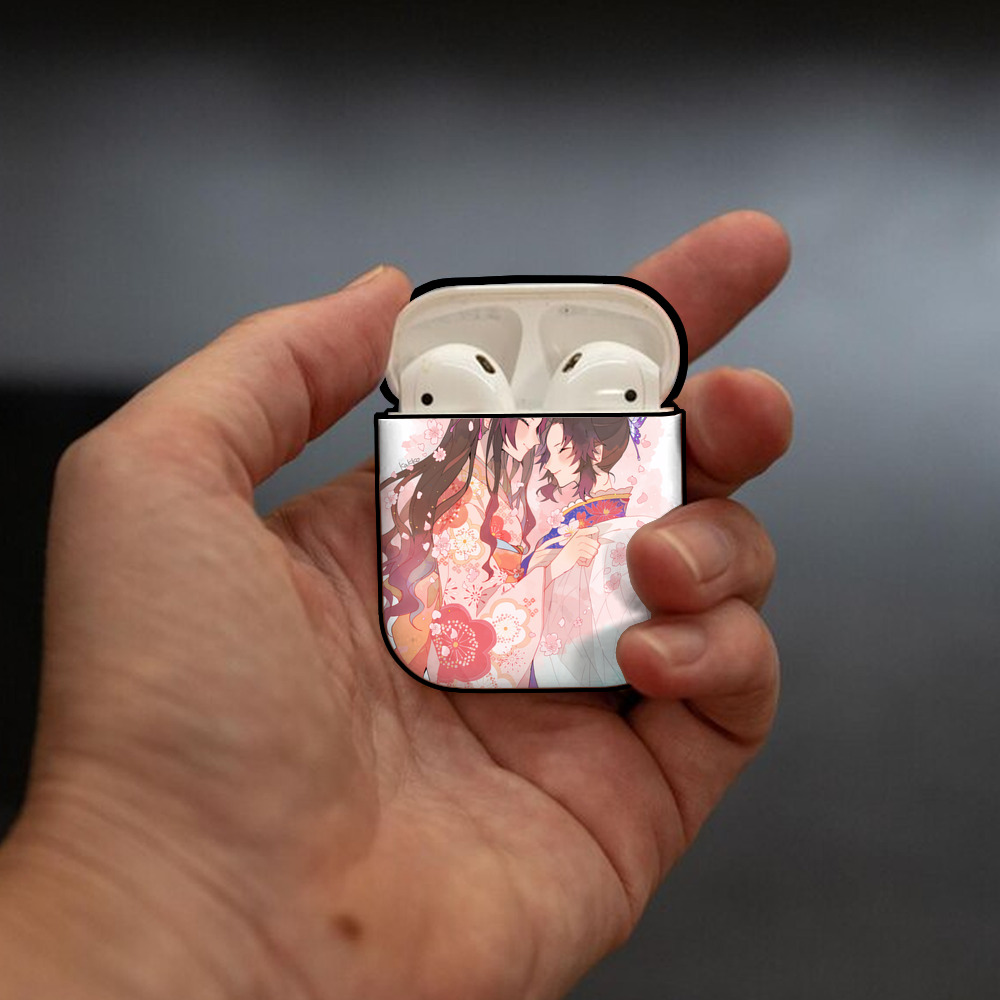 鬼滅の刃（きめつのやいば）蟲柱-胡蝶 しのぶ／こちょう しのぶ Kochou Shinobu AirPods 第2世代保護ケース ハードシェル ブラック 耐衝撃・防指紋・カラビナ付き