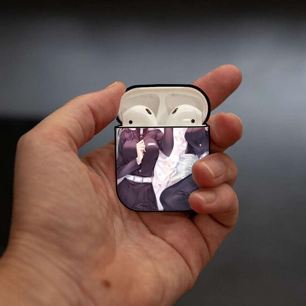 鬼滅の刃（きめつのやいば）蟲柱-胡蝶 しのぶ／こちょう しのぶ Kochou Shinobu AirPods 第2世代保護ケース ハードシェル ブラック 耐衝撃・防指紋・カラビナ付き