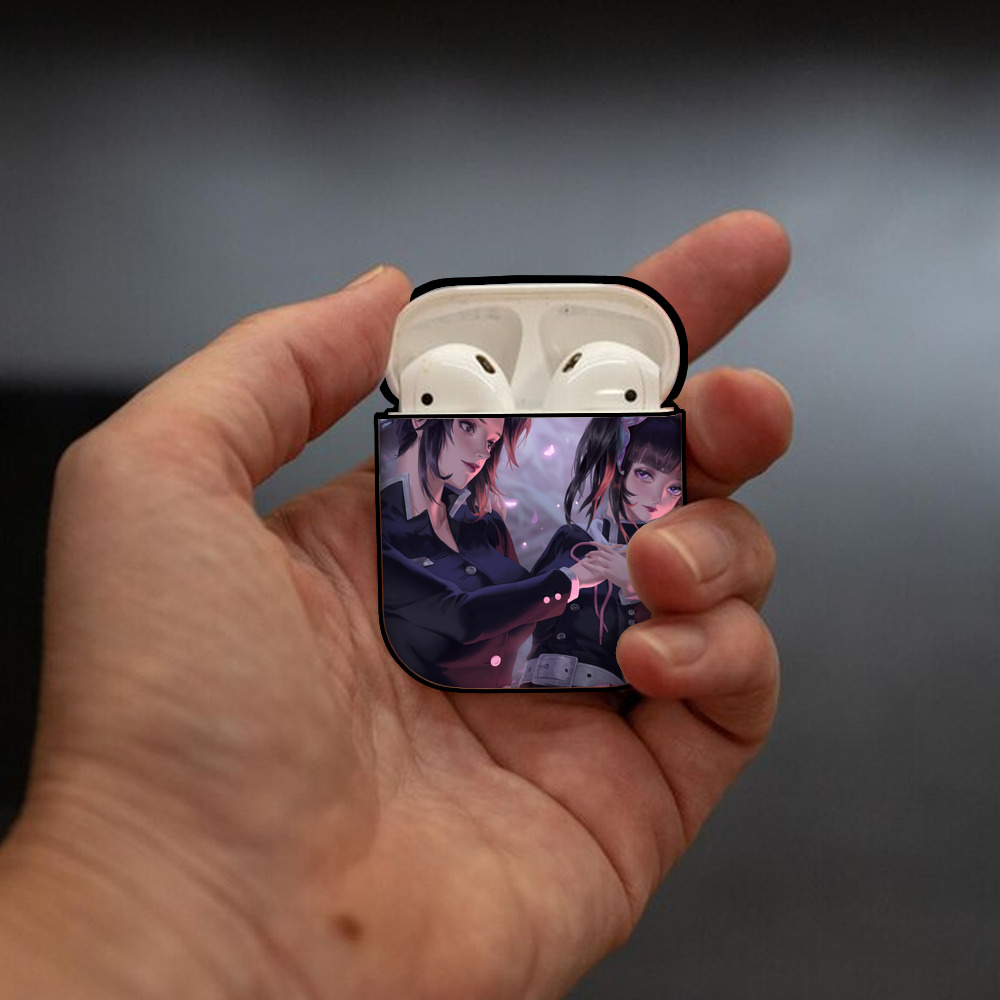 鬼滅の刃（きめつのやいば）蟲柱-胡蝶 しのぶ／こちょう しのぶ Kochou Shinobu AirPods 第2世代保護ケース ハードシェル ブラック 耐衝撃・防指紋・カラビナ付き