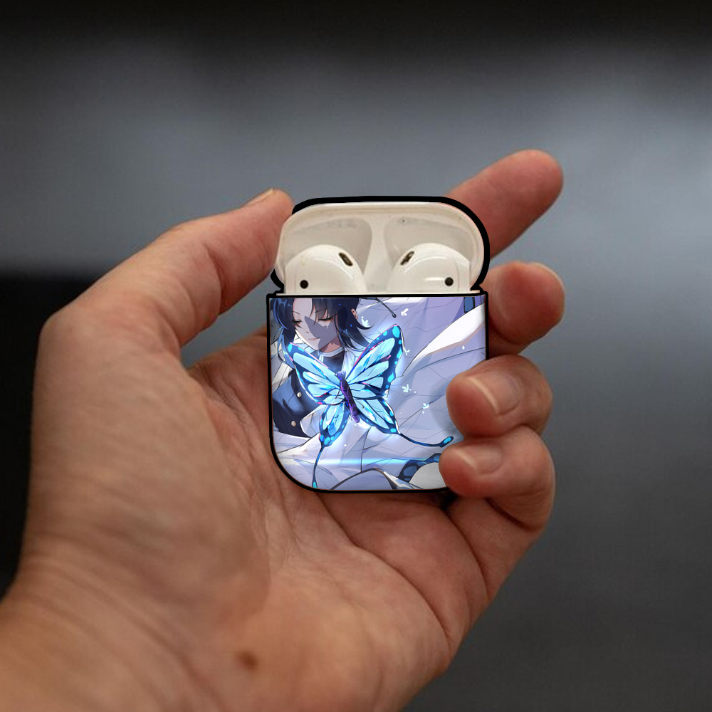 鬼滅の刃（きめつのやいば）蟲柱-胡蝶 しのぶ／こちょう しのぶ Kochou Shinobu AirPods 第2世代保護ケース ハードシェル ブラック 耐衝撃・防指紋・カラビナ付き