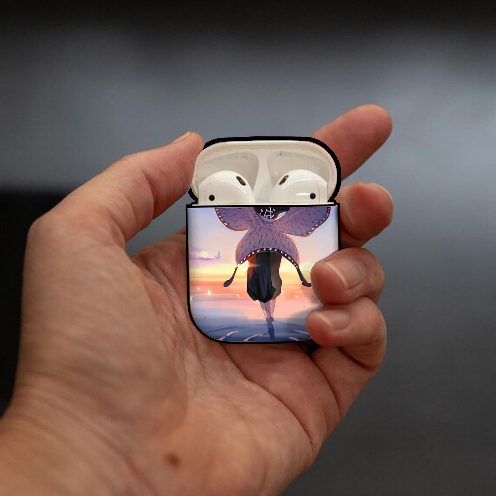 鬼滅の刃（きめつのやいば）蟲柱-胡蝶 しのぶ／こちょう しのぶ Kochou Shinobu AirPods 第2世代保護ケース ハードシェル ブラック 耐衝撃・防指紋・カラビナ付き