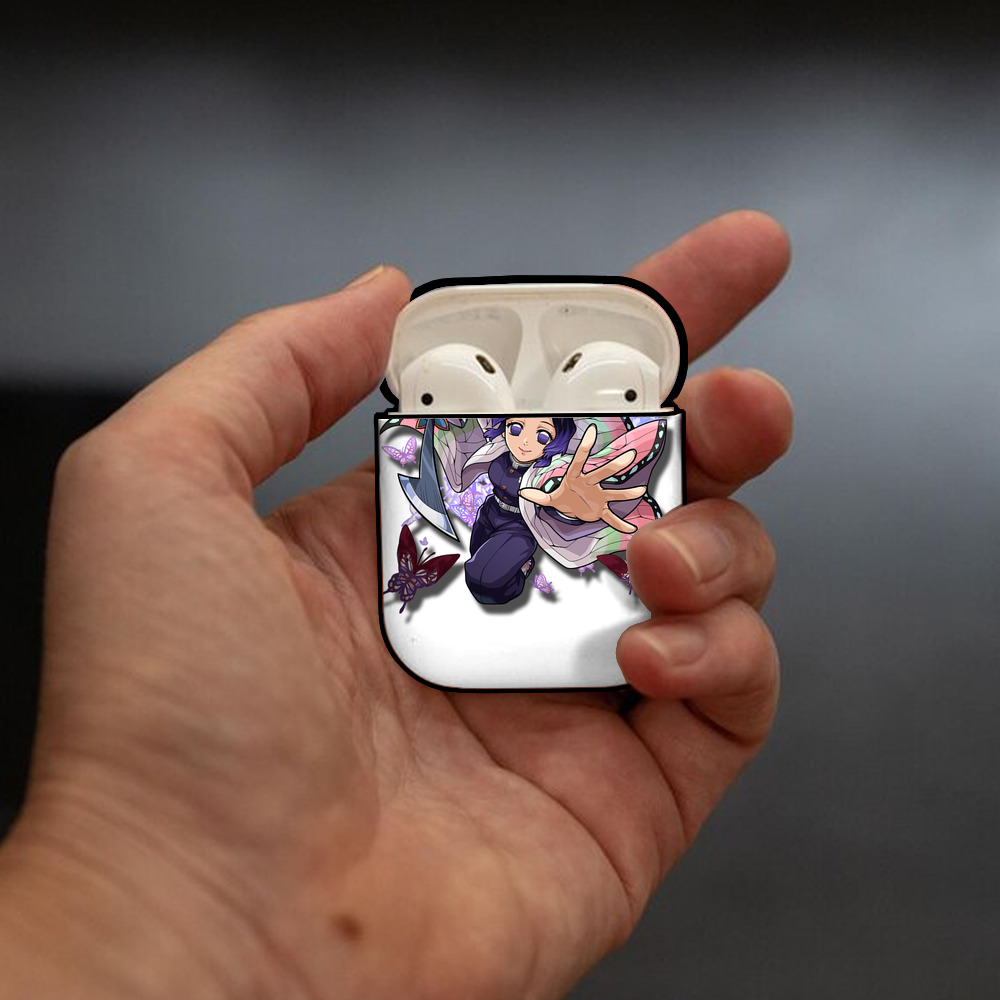 鬼滅の刃（きめつのやいば）蟲柱-胡蝶 しのぶ／こちょう しのぶ Kochou Shinobu AirPods 第2世代保護ケース ハードシェル ブラック 耐衝撃・防指紋・カラビナ付き