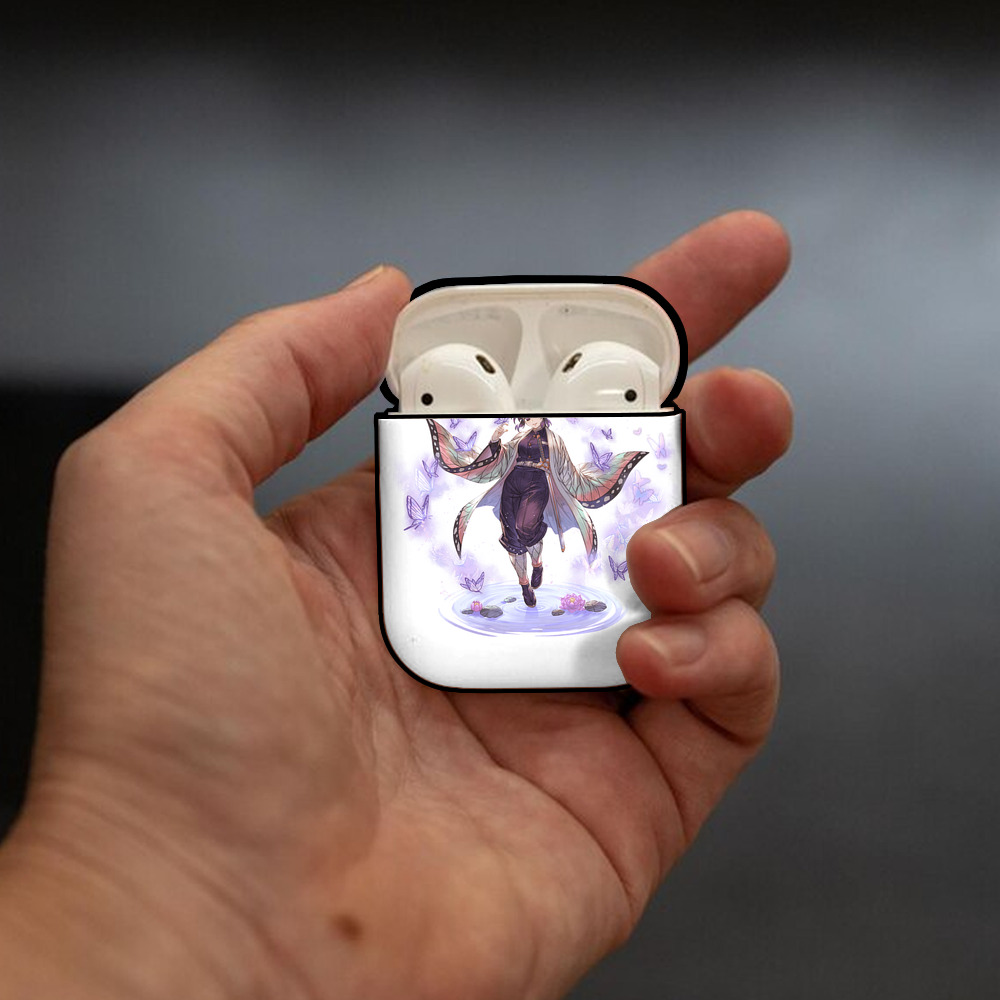 鬼滅の刃（きめつのやいば）蟲柱-胡蝶 しのぶ／こちょう しのぶ Kochou Shinobu AirPods 第2世代保護ケース ハードシェル ブラック 耐衝撃・防指紋・カラビナ付き