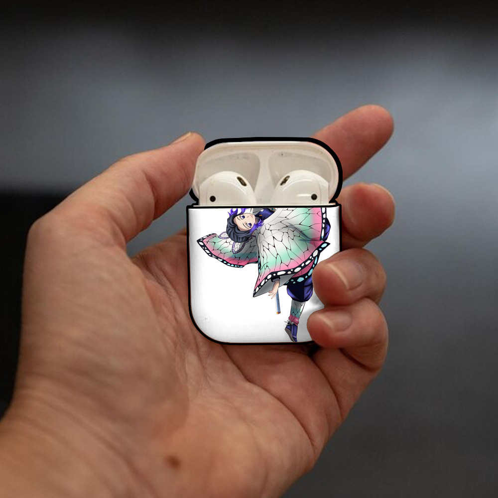 鬼滅の刃（きめつのやいば）蟲柱-胡蝶 しのぶ／こちょう しのぶ Kochou Shinobu AirPods 第2世代保護ケース ハードシェル ブラック 耐衝撃・防指紋・カラビナ付き