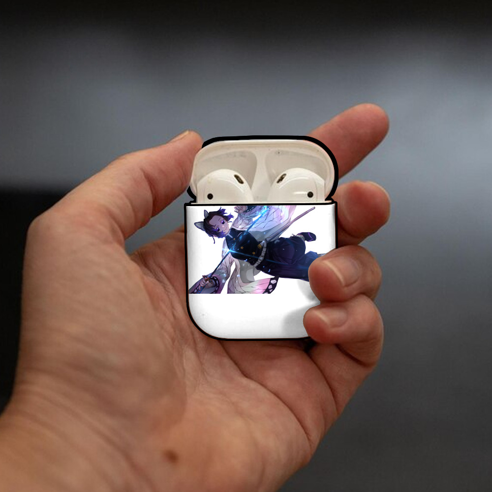 鬼滅の刃（きめつのやいば）蟲柱-胡蝶 しのぶ／こちょう しのぶ Kochou Shinobu AirPods 第2世代保護ケース ハードシェル ブラック 耐衝撃・防指紋・カラビナ付き