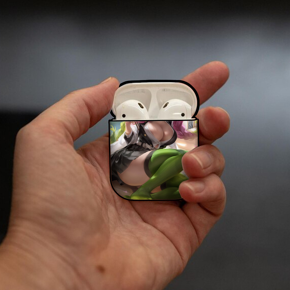 鬼滅の刃（きめつのやいば）恋柱-甘露寺 蜜璃／かんろじ みつり Kanroji Mitsuri AirPods 第2世代保護ケース ハードシェル ブラック 耐衝撃・防指紋・カラビナ付き