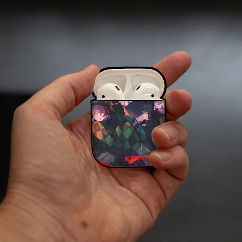 鬼滅の刃（きめつのやいば）竈門 炭治郎／かまど たんじろう Kamado Tanjirou AirPods 第2世代保護ケース ハードシェル ブラック 耐衝撃・防指紋・カラビナ付き