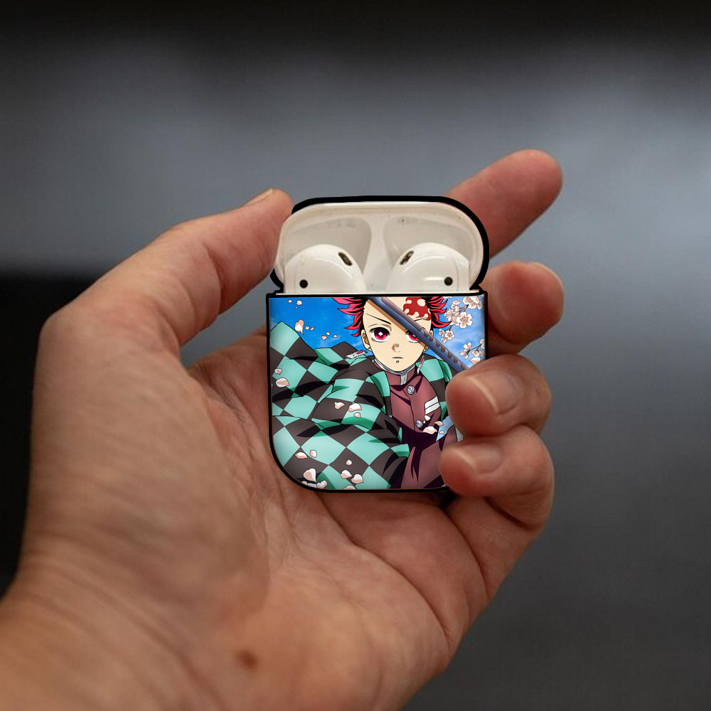 鬼滅の刃（きめつのやいば）竈門 炭治郎／かまど たんじろう Kamado Tanjirou AirPods 第2世代保護ケース ハードシェル ブラック 耐衝撃・防指紋・カラビナ付き