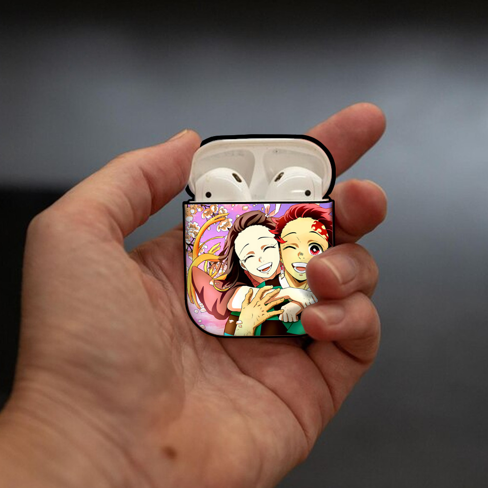 鬼滅の刃（きめつのやいば）竈門 炭治郎／かまど たんじろう Kamado Tanjirou AirPods 第2世代保護ケース ハードシェル ブラック 耐衝撃・防指紋・カラビナ付き