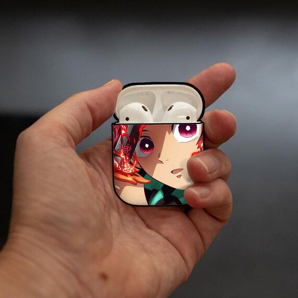 鬼滅の刃（きめつのやいば）竈門 炭治郎／かまど たんじろう Kamado Tanjirou AirPods 第2世代保護ケース ハードシェル ブラック 耐衝撃・防指紋・カラビナ付き