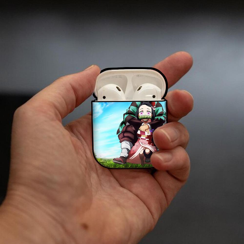 鬼滅の刃（きめつのやいば）竈門 炭治郎／かまど たんじろう Kamado Tanjirou AirPods 第2世代保護ケース ハードシェル ブラック 耐衝撃・防指紋・カラビナ付き