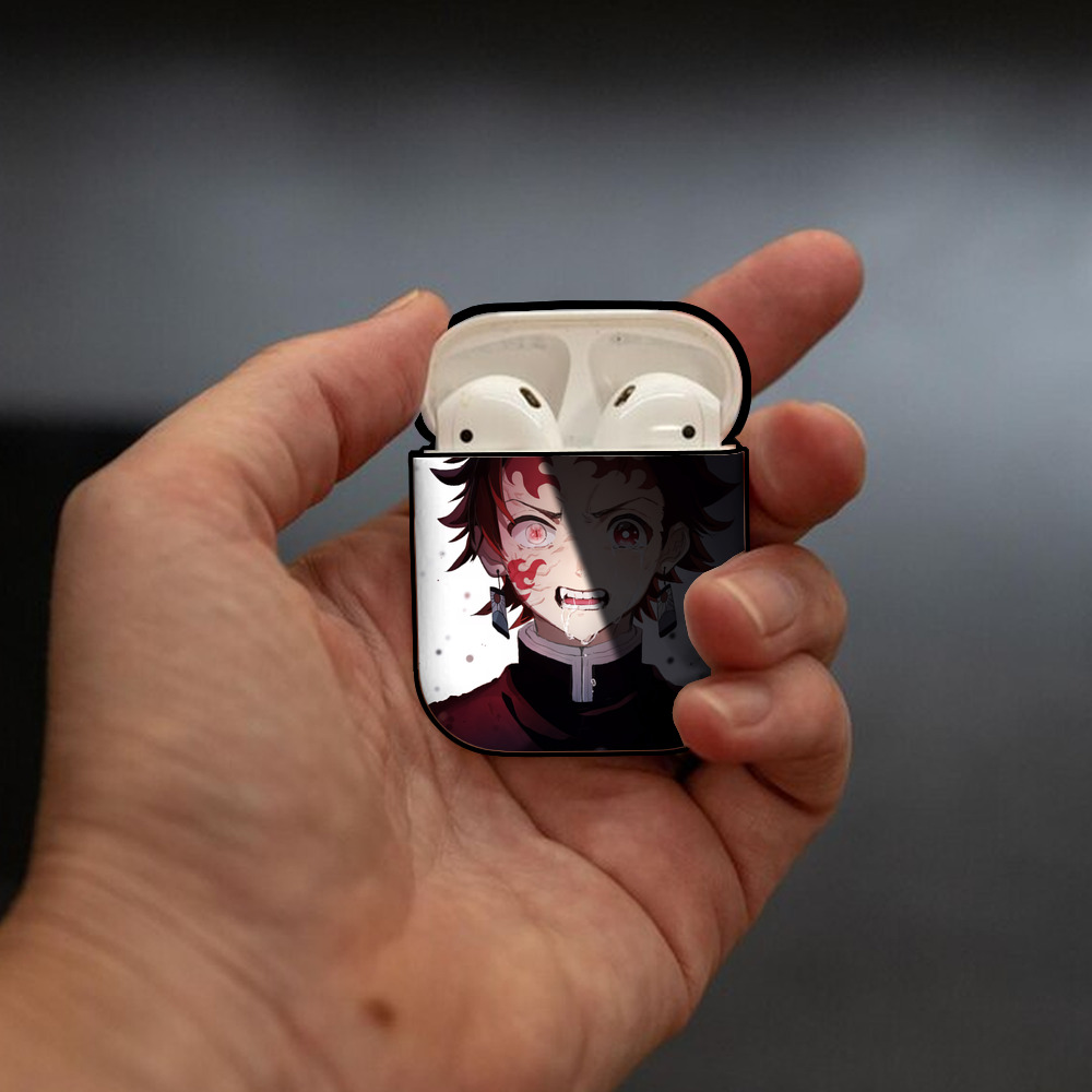 鬼滅の刃（きめつのやいば）竈門 炭治郎／かまど たんじろう Kamado Tanjirou AirPods 第2世代保護ケース ハードシェル ブラック 耐衝撃・防指紋・カラビナ付き