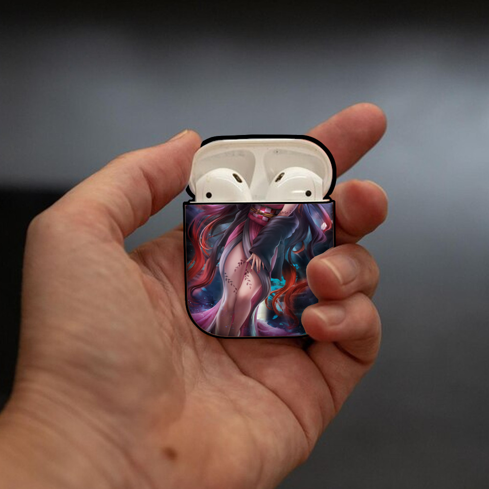 鬼滅の刃（きめつのやいば）竈門 禰󠄀豆子／かまど ねずこ Kamado Nezuko AirPods 第2世代保護ケース ハードシェル ブラック 耐衝撃・防指紋・カラビナ付き