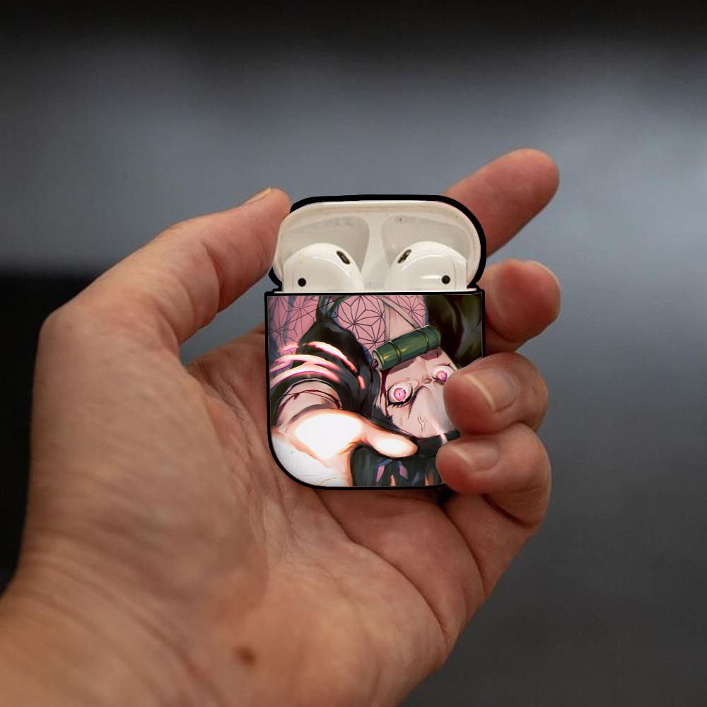 鬼滅の刃（きめつのやいば）竈門 禰󠄀豆子／かまど ねずこ Kamado Nezuko AirPods 第2世代保護ケース ハードシェル ブラック 耐衝撃・防指紋・カラビナ付き