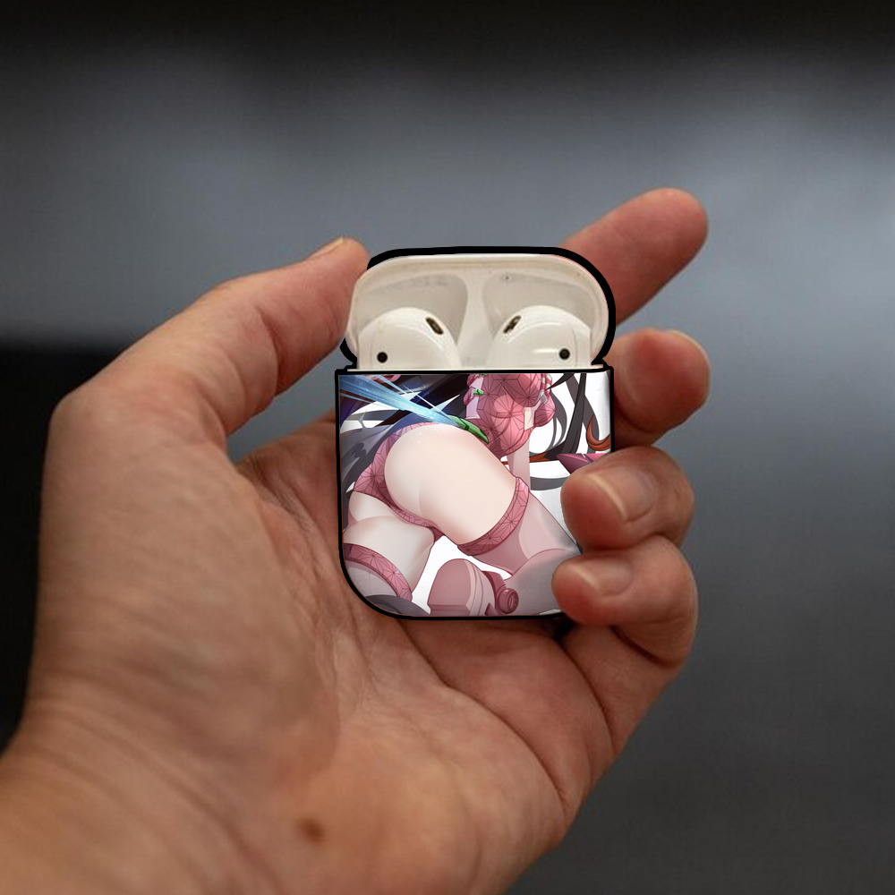 鬼滅の刃（きめつのやいば）竈門 禰󠄀豆子／かまど ねずこ Kamado Nezuko AirPods 第2世代保護ケース ハードシェル ブラック 耐衝撃・防指紋・カラビナ付き